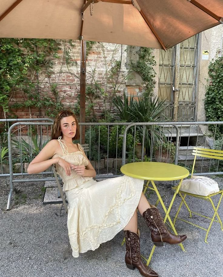 How to Style Cowboy Boots: 10 Chic & Versatile Outfit&nbsp;Ideas